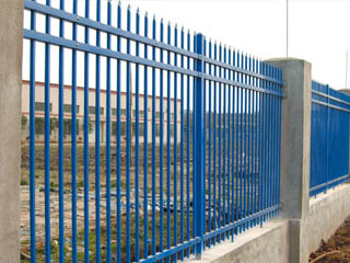 鐵藝圍欄(三橫桿) 鐵藝圍欄(三橫桿)