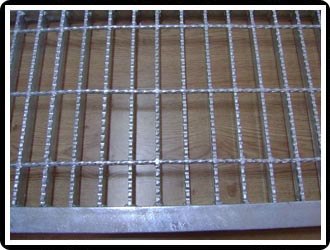 鋸齒鋼格板